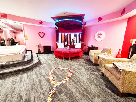 Sweetheart Romantic Suite with Jacuzzi & Fireplace